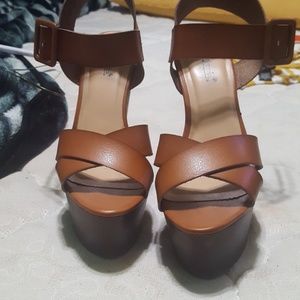 Ladies platform shoes